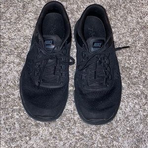 Black Nike Shoes